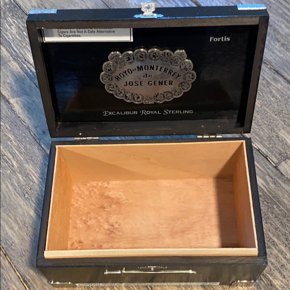 Excalibur Royal Cigar Box - Picture 8 of 10